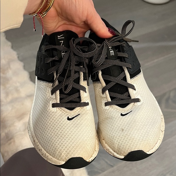 Nike Women's Black and Cream Athletic Shoes - Picture 3 of 6